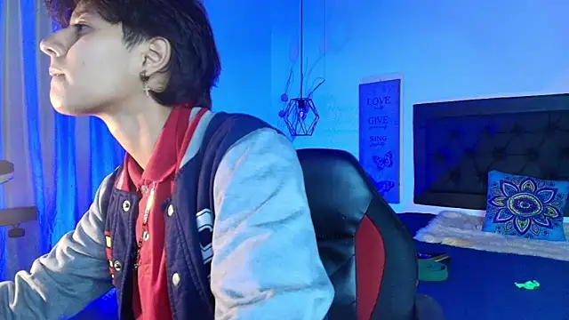 Snapshot of Ghost__Girl_ chatting on 11.11.25 Ghost Girl online show from 11.11.25