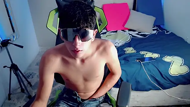 Snapshot of Cash_G_ chatting on 11.06.25 Cash G online show from 11.06.25