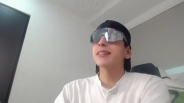 Snapshot of Cash_G_ chatting on 11.13.25 Cash G online show from 11.13.25