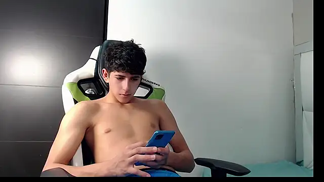 Snapshot of Cash_G_ chatting on 11.15.25 Cash G online show from 11.15.25