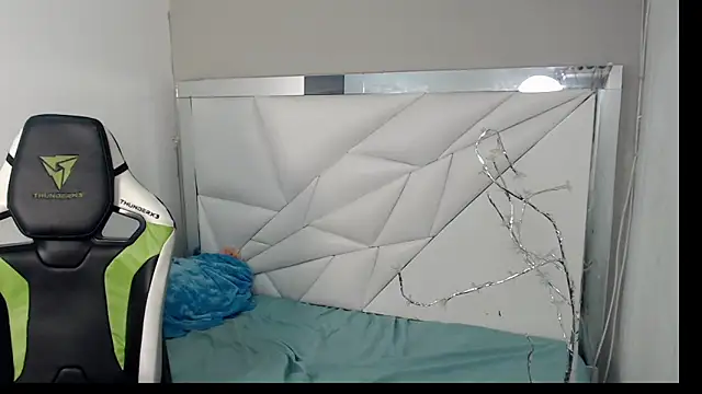 Snapshot of Cash_G_ chatting on 11.16.25 Cash G online show from 11.16.25