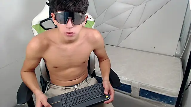 Snapshot of Cash_G_ chatting on 11.23.25 Cash G online show from 11.23.25