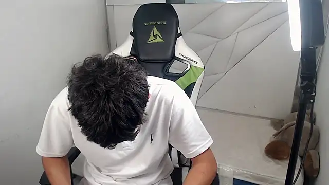 Snapshot of Cash_G_ chatting on 11.25.25 Cash G online show from 11.25.25