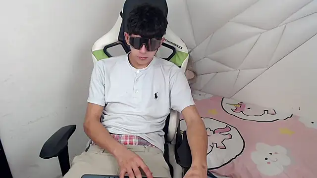 Snapshot of Cash_G_ chatting on 11.30.25 Cash G online show from 11.30.25