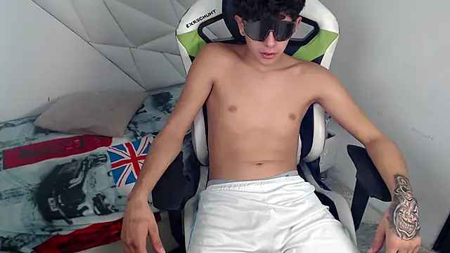 Snapshot of Cash_G_ chatting on 12.14.25 Cash G online show from 12.14.25