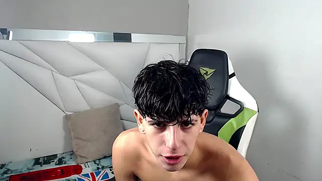 Snapshot of Cash_G_ chatting on 12.15.25 Cash G online show from 12.15.25