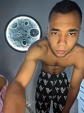 Snapshot of Hot2gether69 chatting on 11.20.25 Hot2gether69 online show from 11.20.25