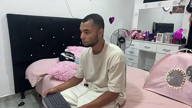 Hot2gether69 online show from 02.17.26