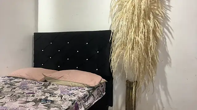 Hot2gether69 online show from 04.15.26