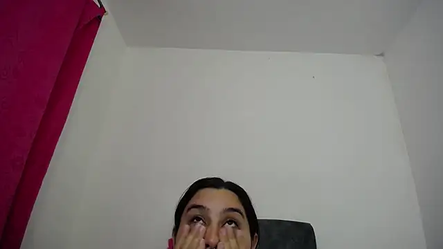 Snapshot of Mia_fox29 chatting on 11.28.25 Mia fox29 online show from 11.28.25