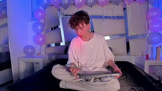 Snapshot of Genesis_ask chatting on 10.27.25 Genesis ask online show from 10.27.25