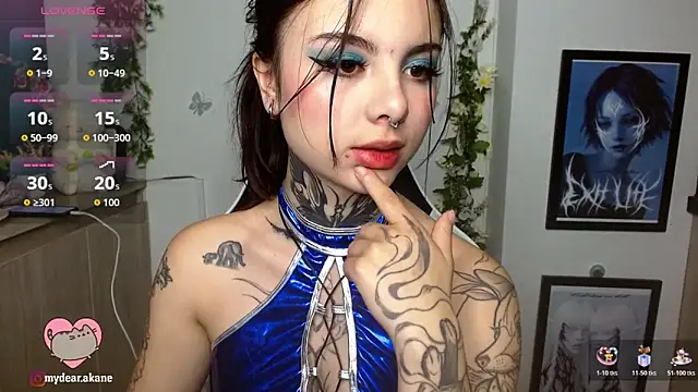 Snapshot of Akane_bellow chatting on 10.30.25 Akane bellow online show from 10.30.25