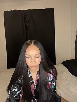 Snapshot of nikkiloveee chatting on 11.06.25 nikkiloveee online show from 11.06.25