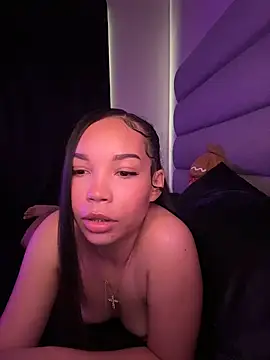 Snapshot of nikkiloveee chatting on 02.02.26 nikkiloveee online show from 02.02.26