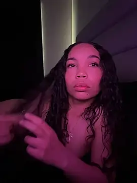 Snapshot of nikkiloveee chatting on 02.05.26 nikkiloveee online show from 02.05.26