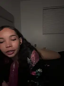 Snapshot of nikkiloveee chatting on 02.13.26 nikkiloveee online show from 02.13.26