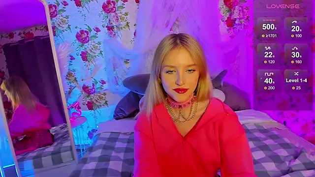 Snapshot of KissChristie__ chatting on 11.22.25 KissChristie online show from 11.22.25