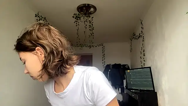 Snapshot of LilithFlamey chatting on 11.12.25 LilithFlamey online show from 11.12.25