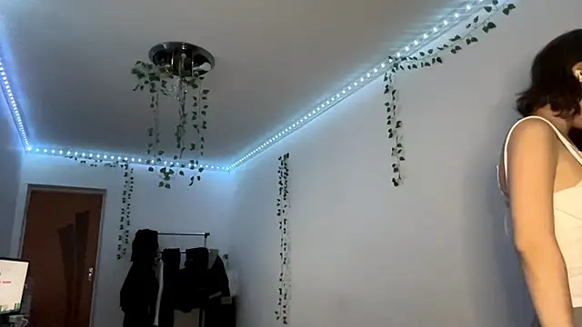 Snapshot of LilithFlamey chatting on 11.21.25 LilithFlamey online show from 11.21.25