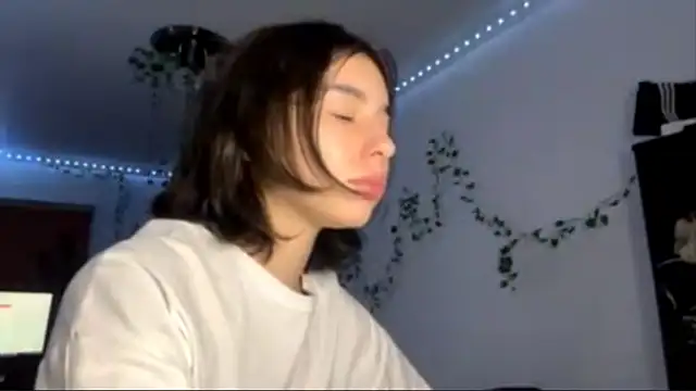 Snapshot of LilithFlamey chatting on 11.25.25 LilithFlamey online show from 11.25.25