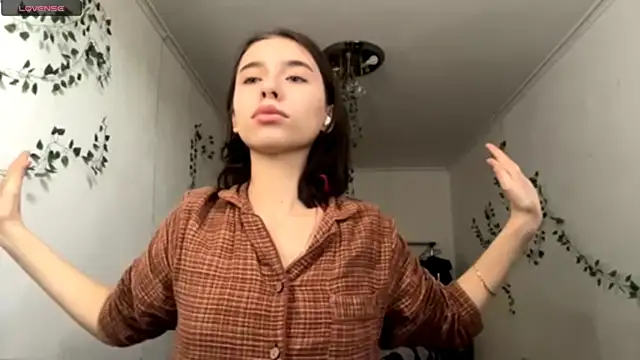 Snapshot of LilithFlamey chatting on 12.15.25 LilithFlamey online show from 12.15.25