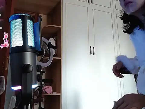 Snapshot of Qt889999 chatting on 11.16.25 Qt889999 online show from 11.16.25