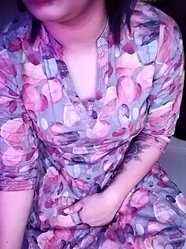 Snapshot of Itz_disha2 chatting on 10.28.25 Itz disha2 online show from 10.28.25