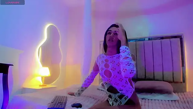 Snapshot of daniela_acosta chatting on 10.27.25 daniela acosta online show from 10.27.25