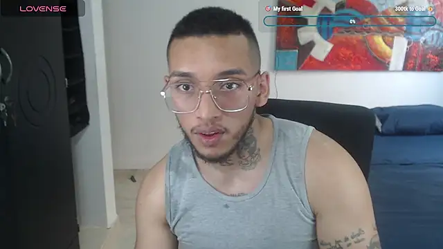 Snapshot of LucaVanden chatting on 10.29.25 LucaVanden online show from 10.29.25