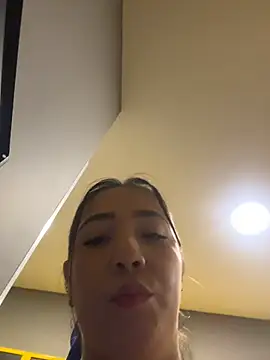 Hannahpradaa  online show from 11.27.25