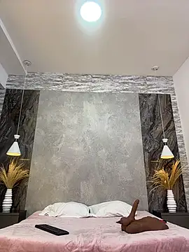 Hannahpradaa  online show from 12.16.25