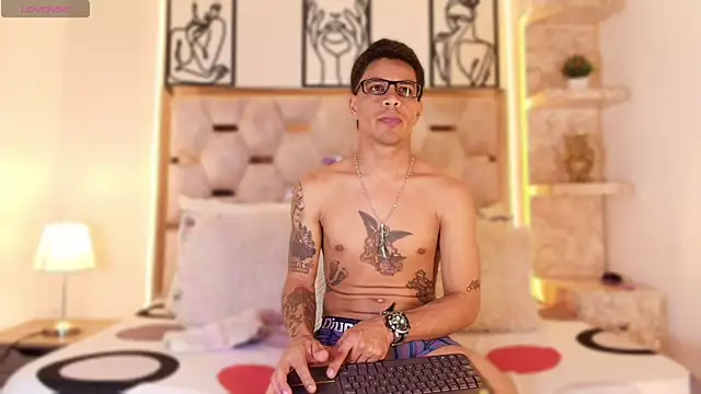 Snapshot of Andrew_Haalls chatting on 11.19.25 Andrew Haalls online show from 11.19.25