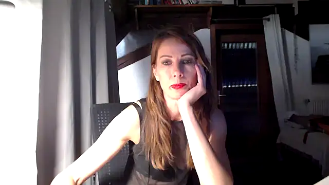 Snapshot of MissDyannis chatting on 07.16.26 MissDyannis online show from 07.16.26