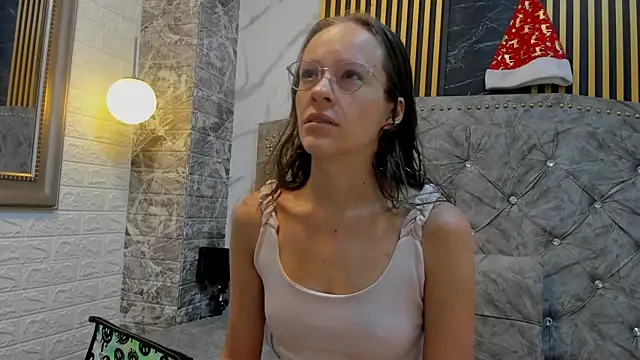 Snapshot of Salome_cruxx chatting on 11.21.25 Salome cruxx online show from 11.21.25