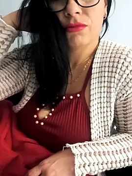 Snapshot of paularois chatting on 11.07.25 paularois online show from 11.07.25