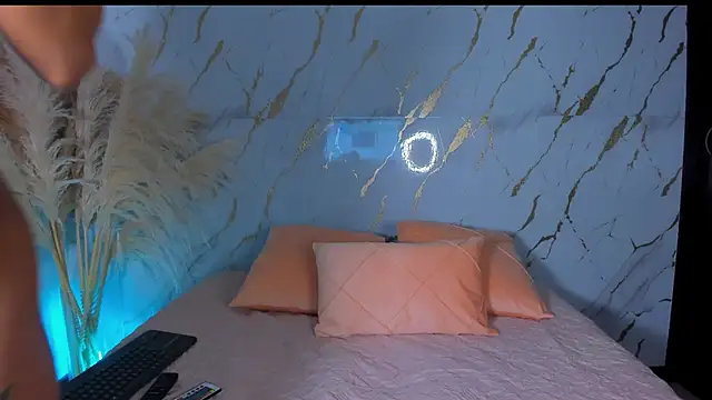 Snapshot of Julig01 chatting on 11.14.25 Julig01 online show from 11.14.25