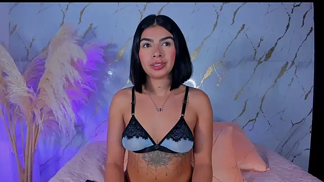 Snapshot of Julig01 chatting on 11.21.25 Julig01 online show from 11.21.25