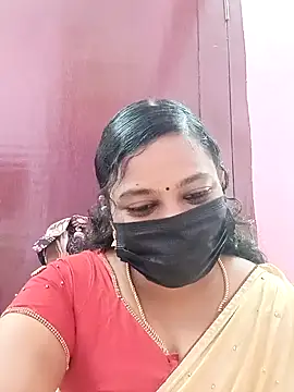 Snapshot of Mandhra28 chatting on 10.28.25 Mandhra28 online show from 10.28.25