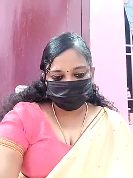 Snapshot of Mandhra28 chatting on 10.28.25 Mandhra28 online show from 10.28.25