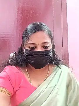 Snapshot of Mandhra28 chatting on 10.29.25 Mandhra28 online show from 10.29.25