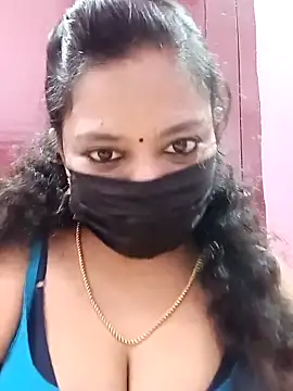 Snapshot of Mandhra28 chatting on 10.29.25 Mandhra28 online show from 10.29.25