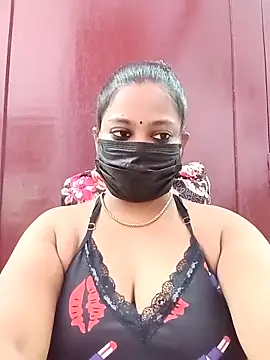 Snapshot of Mandhra28 chatting on 11.12.25 Mandhra28 online show from 11.12.25