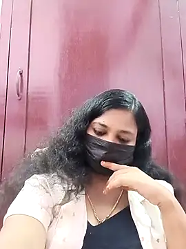 Snapshot of Mandhra28 chatting on 11.13.25 Mandhra28 online show from 11.13.25