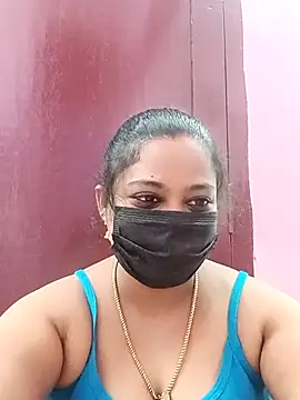 Snapshot of Mandhra28 chatting on 11.17.25 Mandhra28 online show from 11.17.25