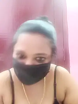 Snapshot of Mandhra28 chatting on 11.17.25 Mandhra28 online show from 11.17.25