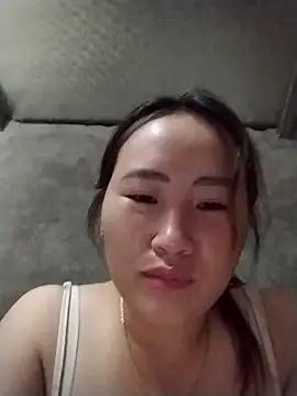 Snapshot of emini-xx chatting on 10.29.25 emini-xx online show from 10.29.25