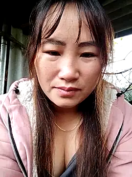 Snapshot of emini-xx chatting on 11.04.25 emini-xx online show from 11.04.25