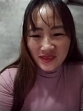 Snapshot of emini-xx chatting on 11.18.25 emini-xx online show from 11.18.25