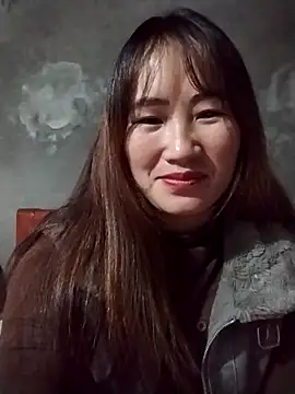 Snapshot of emini-xx chatting on 11.28.25 emini-xx online show from 11.28.25