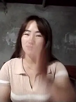 Snapshot of emini-xx chatting on 12.04.25 emini-xx online show from 12.04.25